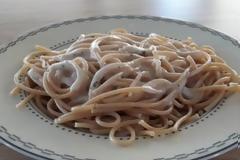 Μακαρονάδα-κόλαση με σάλτσα 4 τυριά