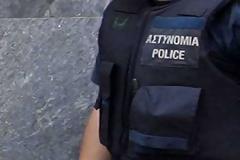 Βουλευτές του ΣΥΡΙΖΑ ζητούν να γίνονται δεκτοί τρανς στην Αστυνομία