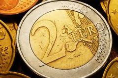 Προσοχή! Γέμισε η αγορά με ψεύτικα 2ευρα -Πώς θα τα αναγνωρίσετε (φωτο)