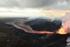 Ποτάμια λάβας ρέουν από τα έγκατα του Κιλαουέα