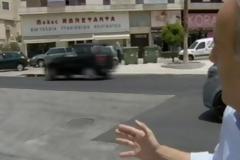 Δρόμος στη Γλυφάδα ασφαλτοστρώθηκε μισός λόγω... διαμάχης με το Ελληνικό!