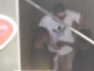 Φωτογραφία για Βίντεο από τις δοσοληψίες ναρκωτικών στο κέντρο της Αθήνας