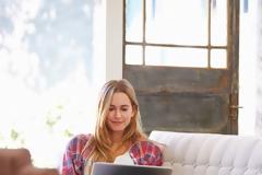 7 σκέψεις που κάνει κάθε γυναίκα λίγο πριν κλείσει τα 30