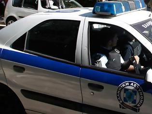 Φωτογραφία για Τουρίστρια προσπάθησε να πνίξει αστυνομικό σε περιπολικό στην Κάλυμνο