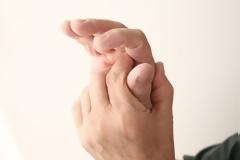 Για ποιο λόγο μπορεί να πονάει το χέρι μας;