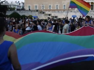Φωτογραφία για «Αλλόκοτες» εικόνες «ομοφυλοφιλικής υπερηφάνειας» στο Σύνταγμα #Athens Pride