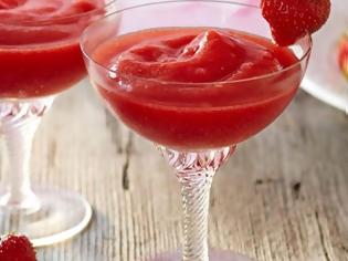 Φωτογραφία για Η πιο εύκολη συνταγή για το πιο υπέροχο Daiquiri φράουλα!