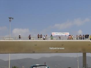 Φωτογραφία για Διαμαρτυρία κατοίκων για την τιμολογιακή πολιτική στη Γέφυρα Ρίου- Αντιρρίου (φωτο-video)