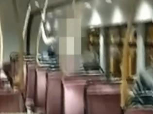 Φωτογραφία για Ανέβηκε γυμνή επάνω του και το έκαναν μέσα στο λεωφορείο - Δείτε το απίστευτο βίντεο από επιβάτη... [video]