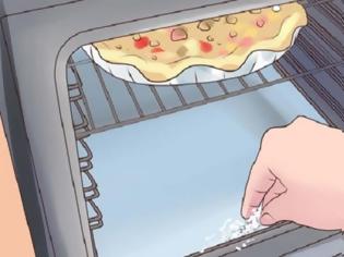 Φωτογραφία για Κάντε το φούρνο σας να λάμψει χωρίς τρίψιμο με 3 υλικά που έχετε στο ντουλάπι σας