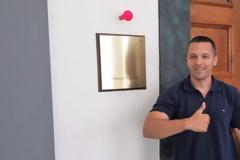 Ο Ηλίας Κασιδιάρης έβαλε «κόκκινο φωτάκι» έξω απ τη Βουλή [Εικόνα]