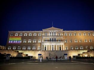 Φωτογραφία για Χρυσή Αυγή για την απαράδεκτη απόφαση φωταγώγησης της Βουλής στα χρώματα του «gay pride»