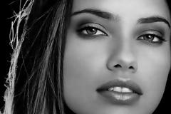 Τι σκέφτονται στη πραγματικότητα οι άνδρες όταν βλέπουν μια σέξι γυναίκα