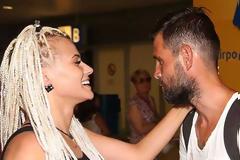 Ο Μιχάλης Μουρούτσος επέστρεψε στην Ελλάδα - Οι πρώτες φωτογραφίες στο αεροδρόμιο!