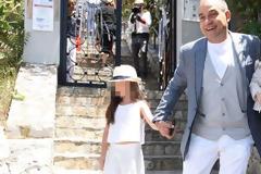 Κατσούλης-Καραβάτου βάπτισαν τον γιο τους