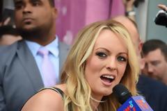 Ρούντι Τζιουλιάνι σε Στόρμι Ντάνιελς: 