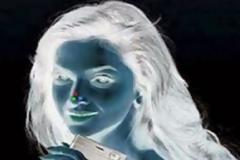 Κοιτάξτε την κόκκινη κουκκίδα στη μύτη για 5 δευτερόλεπτα... [photo]