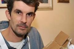 ΤΗΝ ΠΑΤΗΣΕ: Παρήγγειλε on line λάπτοπ και ΔΕΝ ΦΑΝΤΑΖΕΣΤΕ τι του έστειλαν… [photo]