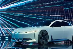 Η BMW ετοιμάζει το i4 με αυτονομία 600 χιλιομέτρων