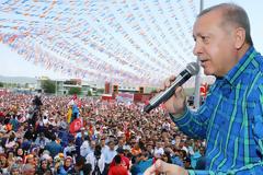 Χλεύη από τον Ερντογάν: Οι Έλληνες είναι τελειωμένοι, δείτε τους δρόμους τους