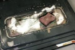 ΧΡΗΣΙΜΟ! Ετσι θα καθαρίσετε ανάμεσα στο διπλό τζάμι του φούρνου