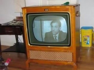 Φωτογραφία για Θα πάθετε ΠΛΑΚΑ: Δείτε σε τι μετέτρεψε αυτή την παλιά τηλεόραση ο τύπος... [photos]