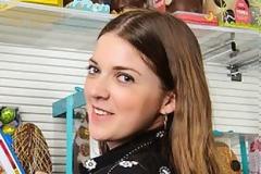 Γιατί μόνο αυτή; Τη δουλεία που κάνει αυτή η 27χρονη θα θέλαμε όλοι να την κάνουμε...