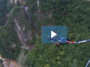 Φωτογραφία για Το πιο παράτολμο bungee jumping από ύψος 260 μέτρων [video]
