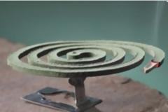 Αν σου πούμε από τι φτιάχνεται το φιδάκι για τα κουνούπια δεν θα ξανανάψεις ποτέ