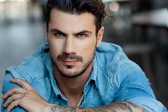 Τέλος στη συνεργασία του Άκη Πετρετζίκη με τον ΣΚAΪ...