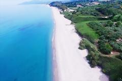 Μονολίθι Πρεβέζης: Ένας μοναδικός βράχος και μια απέραντη αμμουδιά