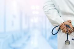 Τι αλλάζει στις δαπάνες Υγείας με το πολυνομοσχέδιο: Γυαλιά οράσεως με «voucher» και μικρότερη συμμετοχή στα γενόσημα