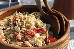 Ελληνική σαλάτα με κριθαράκι