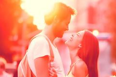 Πώς προτιμούν να γνωρίζονται οι νέοι σήμερα - Όχι μέσω social media