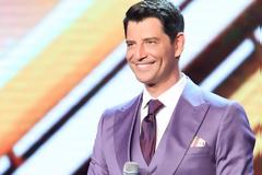 H εταιρία δημοσίων σχέσεων δέσμευσε 500.000 ευρώ από τον Σάκη Ρουβά .