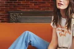 Split-seam jeans -Αυτή η νέα γραμμή στα τζιν κερδίζει όλο και περισσότερο έδαφος