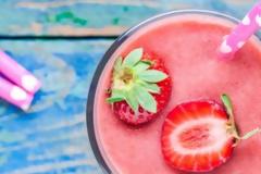 Ένα δροσιστικό φυσικό smoothie για υγιές και λαμπερό δέρμα