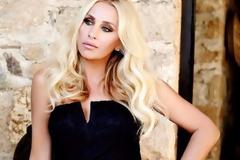 Μοιράζει εγκεφαλικά! Η Γωγώ Μαστροκώστα ποζάρει με τα μαγιό της και μας τρελαίνει [video]