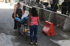 Δημόσια νοσοκομεία: Οταν οι συγγενείς γίνονται... τραυματιοφορείς