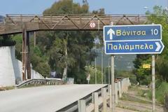 Είχε κοντάρι και στιλέτο και συνελήφθη ένας άνδρας στα ΠΑΛΙΑΜΠΕΛΑ