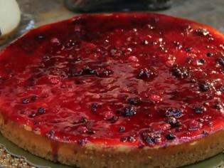 Φωτογραφία για Κέικ με γιαούρτι, αποξηραμένα cranberries και μαρμελάδα φράουλα
