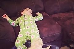 Μαμά μοιράζεται μαζί μας τα απίστευτα μέρη στα οποία κοιμούνται τα παιδιά της! [photos]