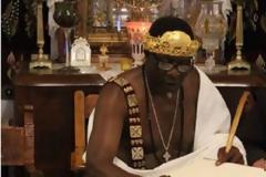 Αφρικανός βασιλιάς βαφτίστηκε χριστιανός στο Άγιο Όρος (pics)