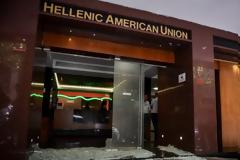 Επίθεση στην Ελληνοαμερικανική Ένωση: Όπλο και αλεξίσφαιρα γιλέκα στο σπίτι της 23χρονης που συνελήφθη