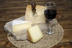 Τυρί από γάλα γαϊδούρας αξίας 1000€/κιλό
