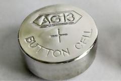 Αν το παιδί καταπιεί μπαταρία, δώστε του αμέσως μέλι, λένε επιστήμονες