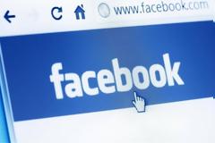 Ολοένα λιγότεροι χρησιμοποιούν το Facebook για τις ειδήσεις, έδαφος κερδίζει το WhatsApp