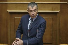 Θεοδωράκης σε βουλευτή της ΝΔ: «Πάρτε τις γόβες σας και πηγαίνετε να...» (ΒΙΝΤΕΟ)