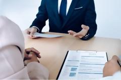 “Στρατολογούνται” δίκτυα για να επεκταθούν και μέσω ασφαλιστικών e-shop