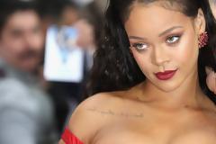 «Έκλεψε» την παράσταση με το στήθος της η Ριάνα στην πρεμιέρα του Ocean's 8 - Παραλίγο να αποκαλυφθεί!